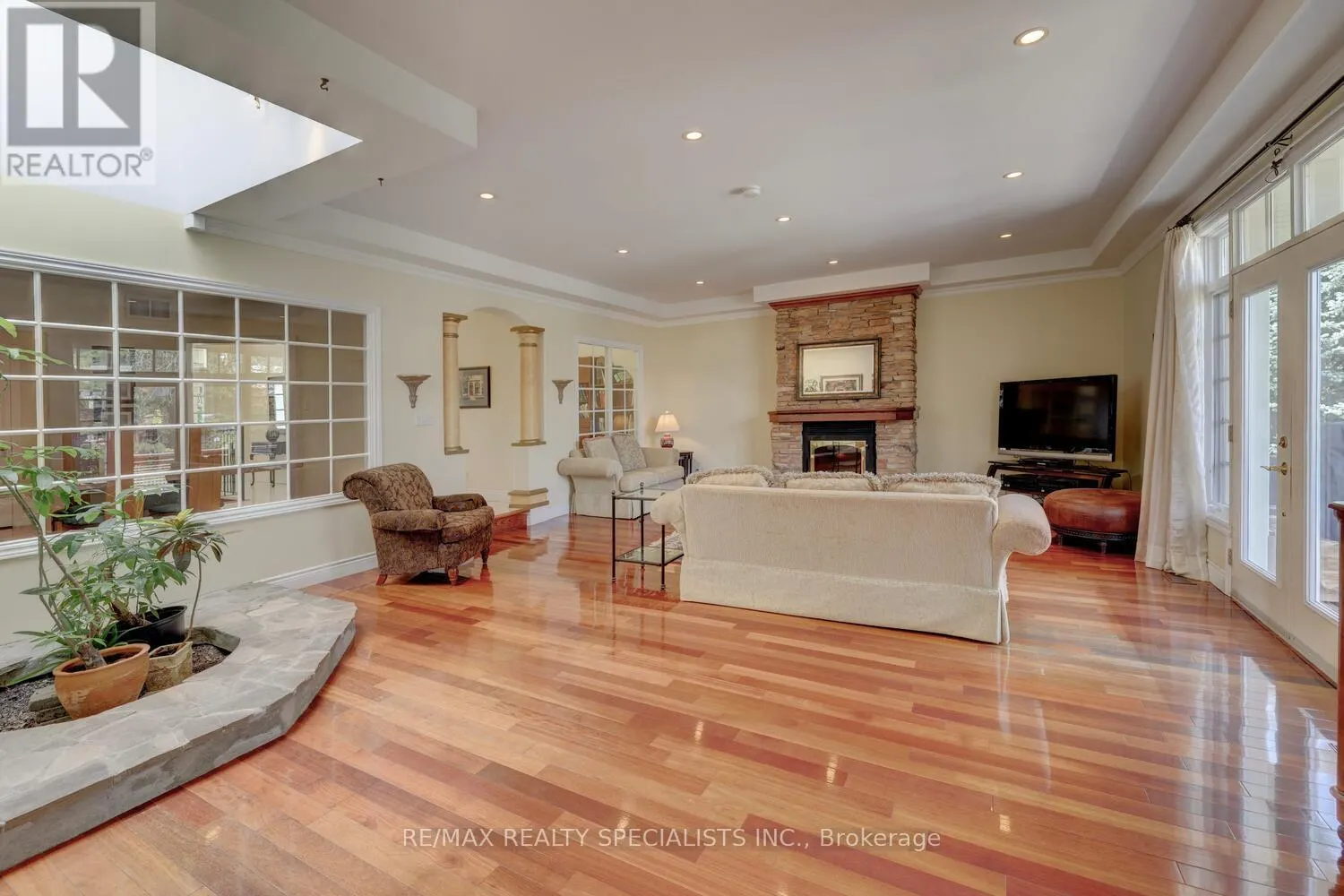2141 FOWLER LANE