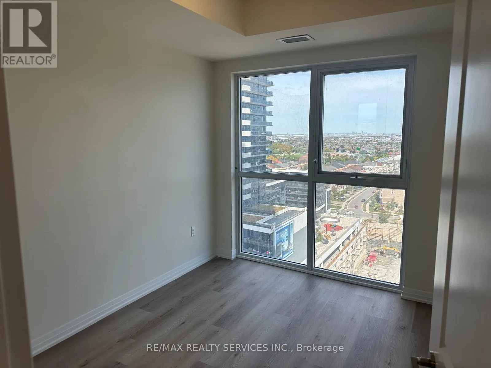 1401 - 15 WATERGARDEN DRIVE