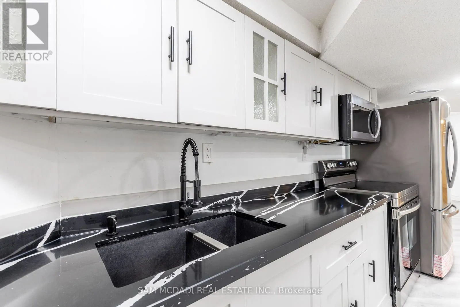 BSMT - 987 BRISTOL ROAD W