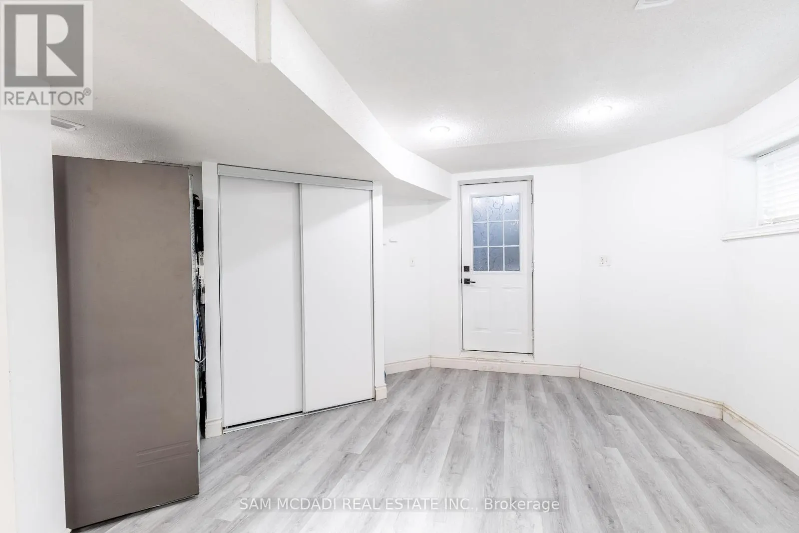 BSMT - 987 BRISTOL ROAD W