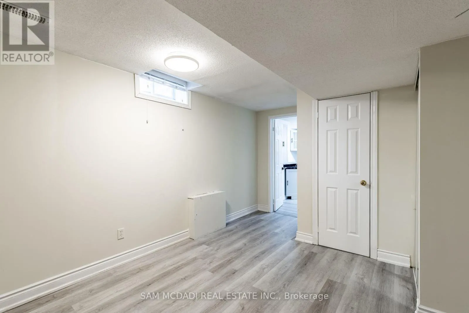 BSMT - 987 BRISTOL ROAD W