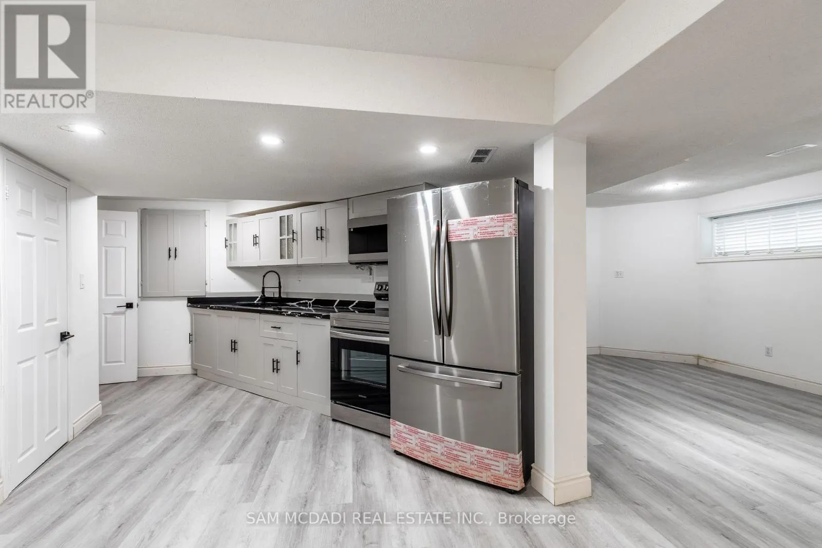 BSMT - 987 BRISTOL ROAD W