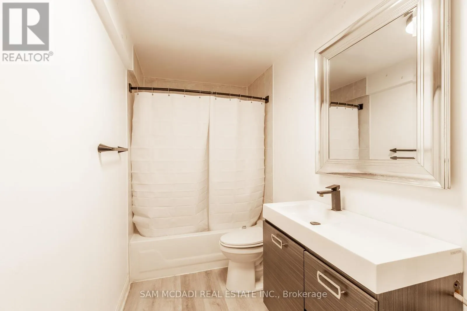 BSMT - 987 BRISTOL ROAD W