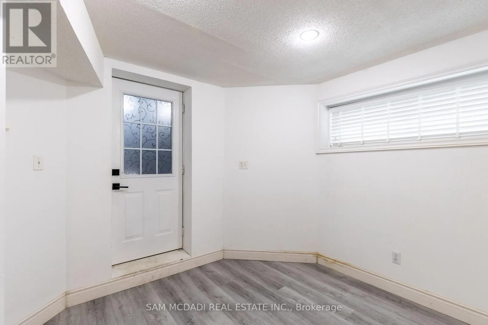 BSMT - 987 BRISTOL ROAD W
