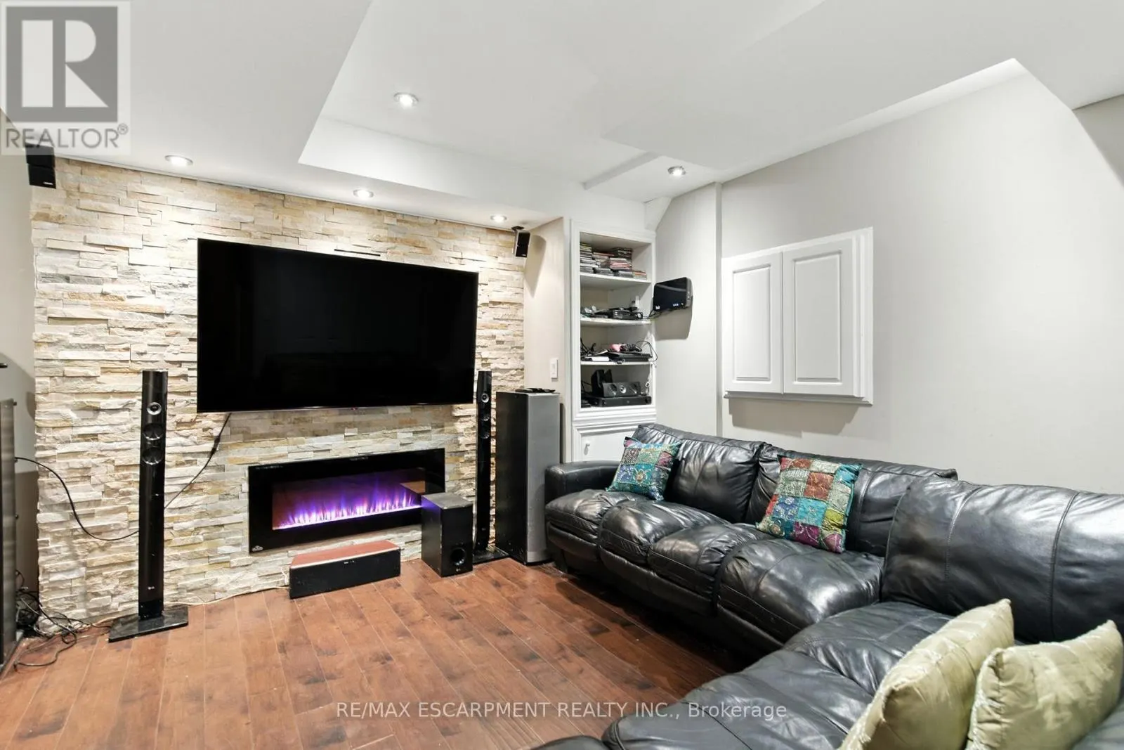5566 THORN LANE
