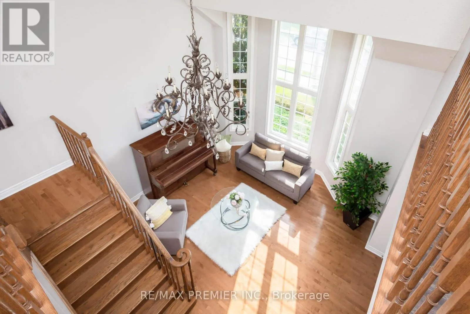 6 DONWOODS COURT
