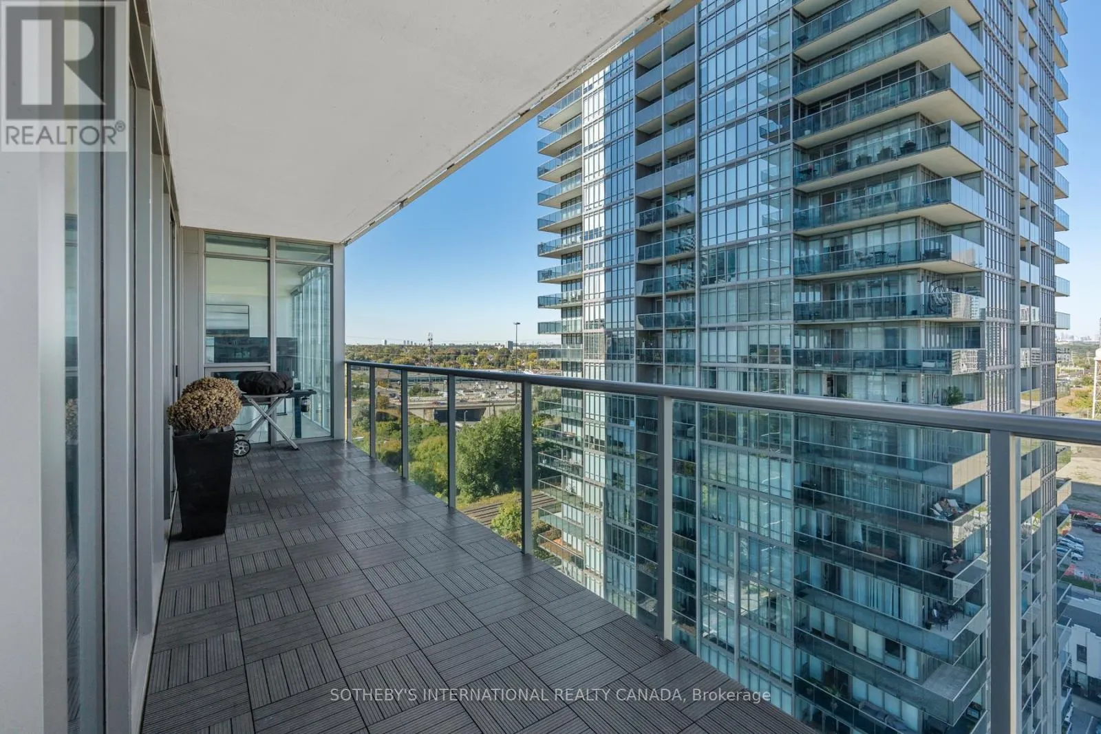 1608 - 88 PARK LAWN ROAD