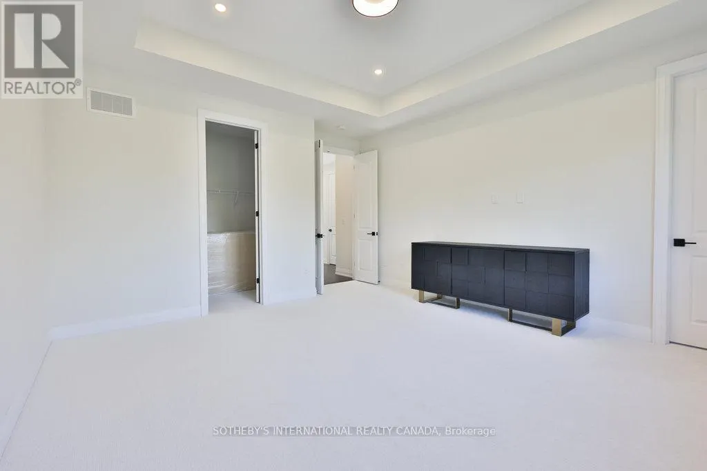 520 MARKAY COMMON