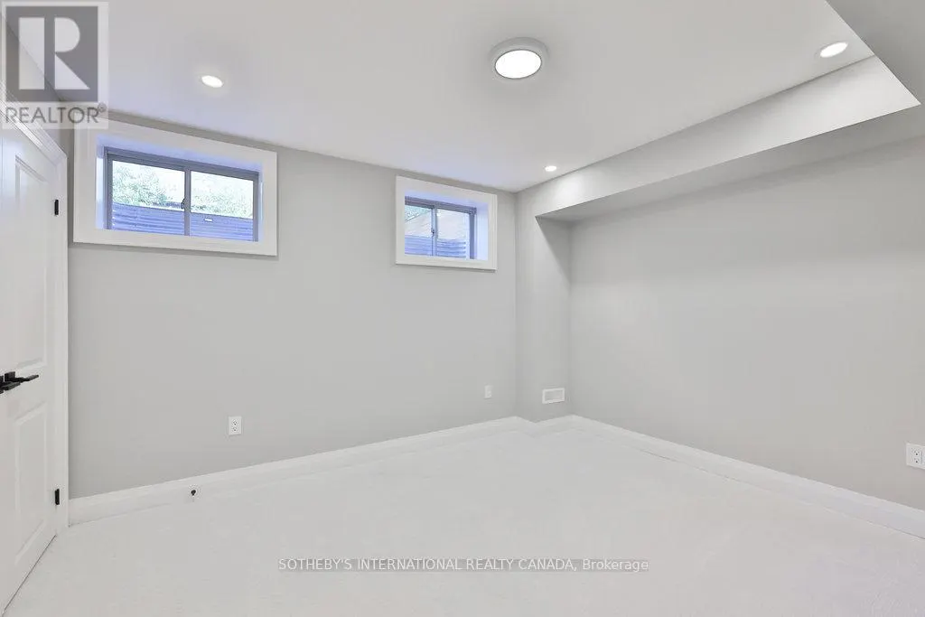 520 MARKAY COMMON