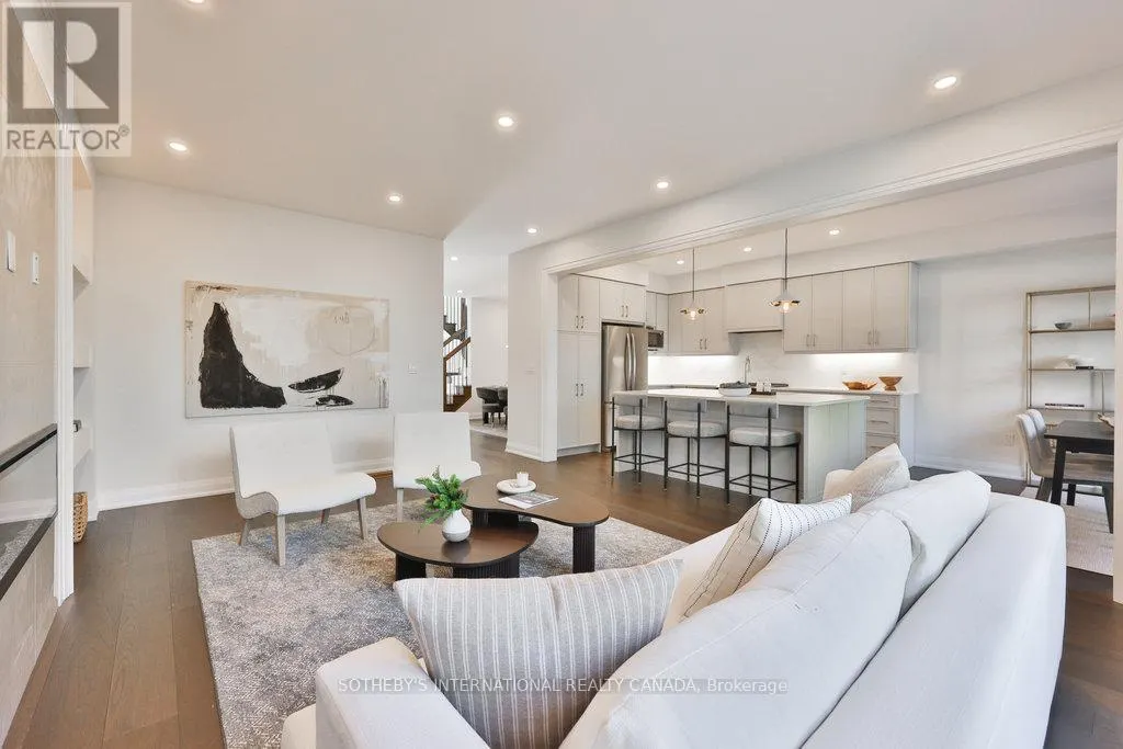 520 MARKAY COMMON