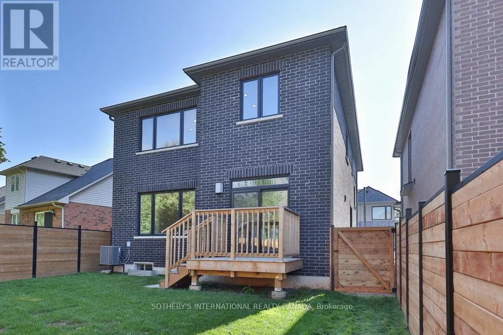 520 MARKAY COMMON
