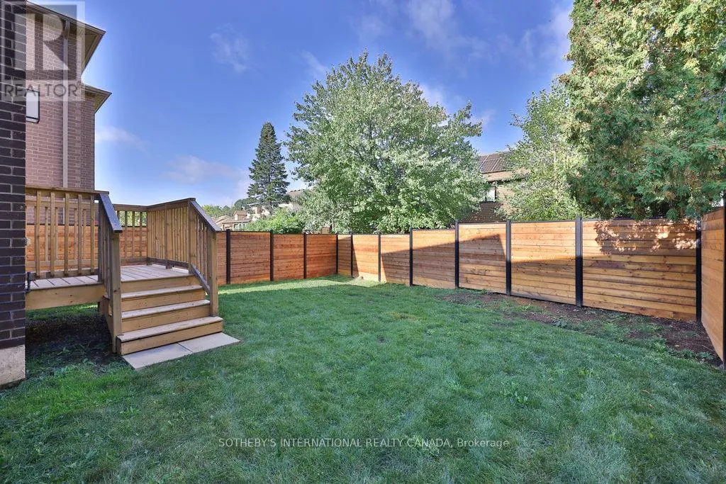 520 MARKAY COMMON