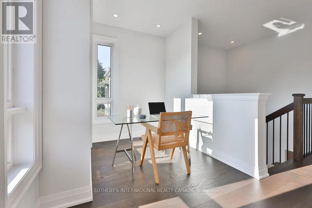 520 MARKAY COMMON