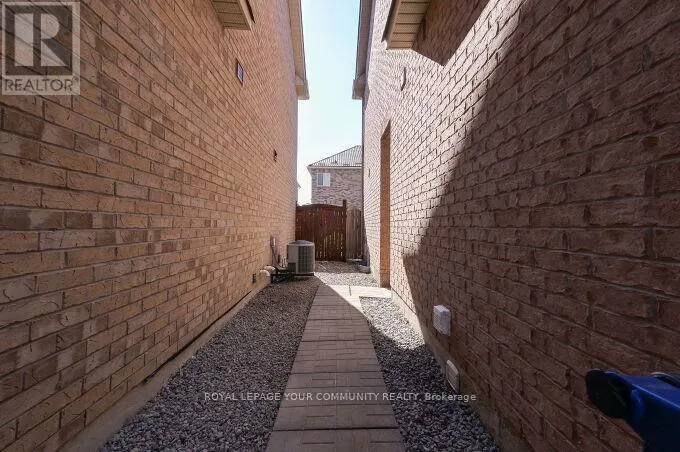 LOWER UNIT - 128 WATSONBROOK DRIVE