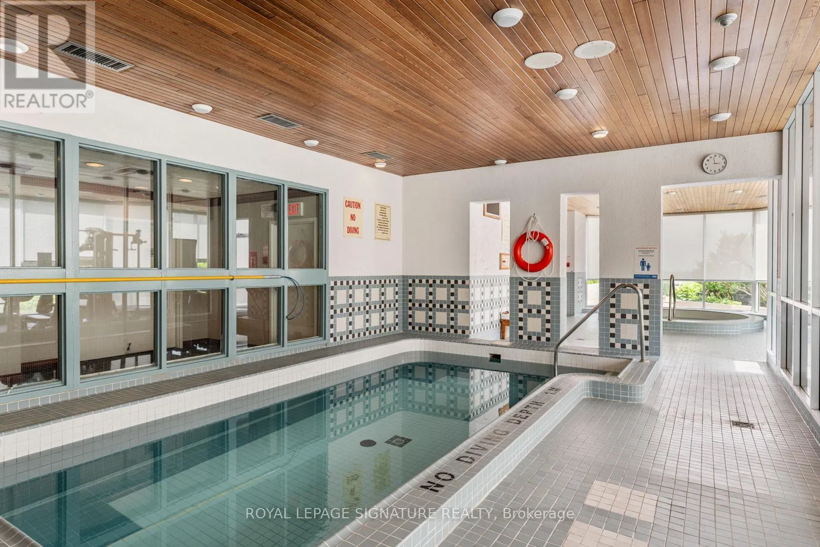 LPH4 - 880 DUNDAS STREET W