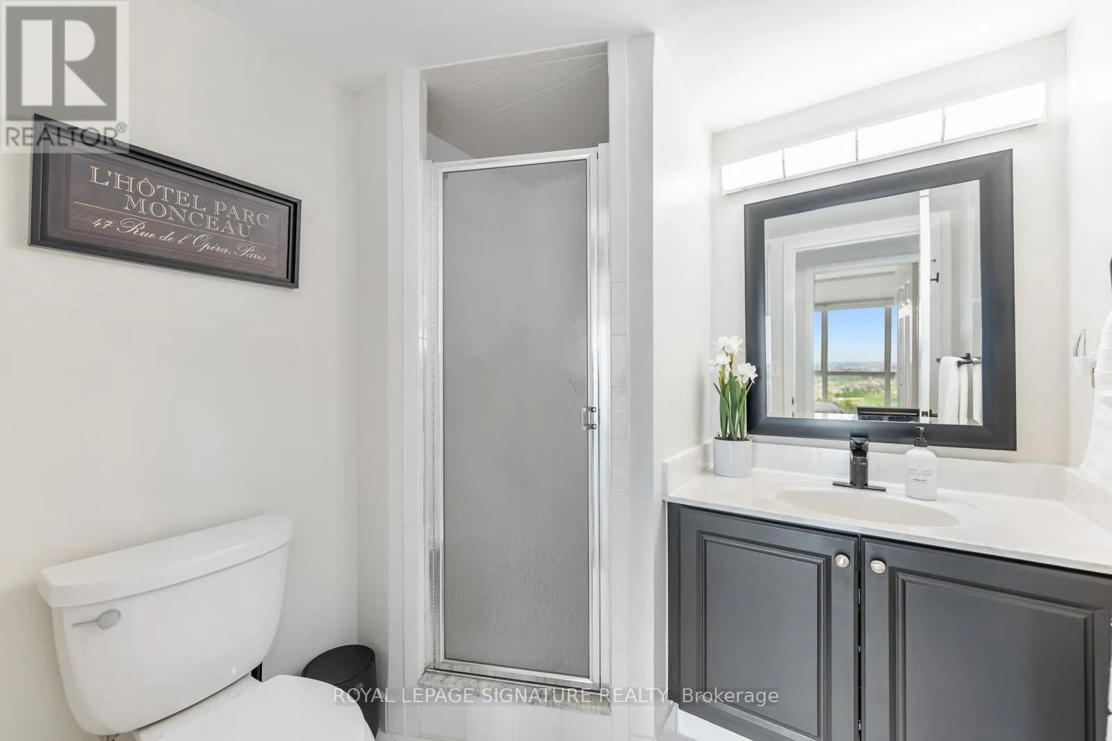 LPH4 - 880 DUNDAS STREET W