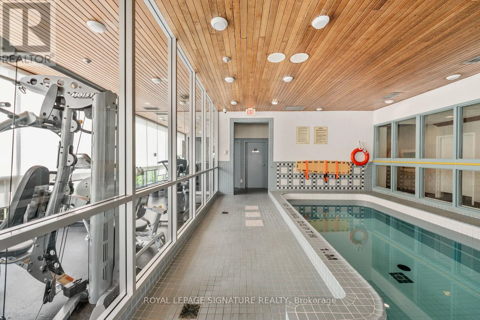 LPH4 - 880 DUNDAS STREET W