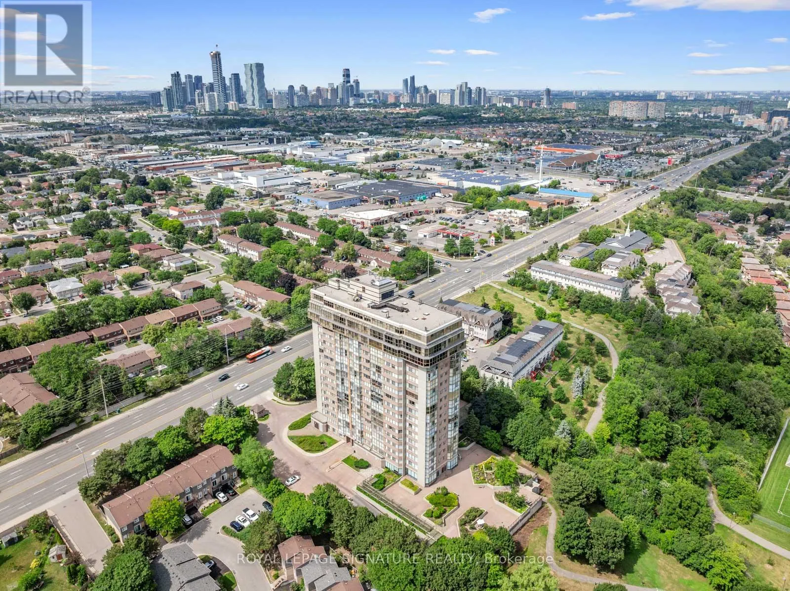 LPH4 - 880 DUNDAS STREET W