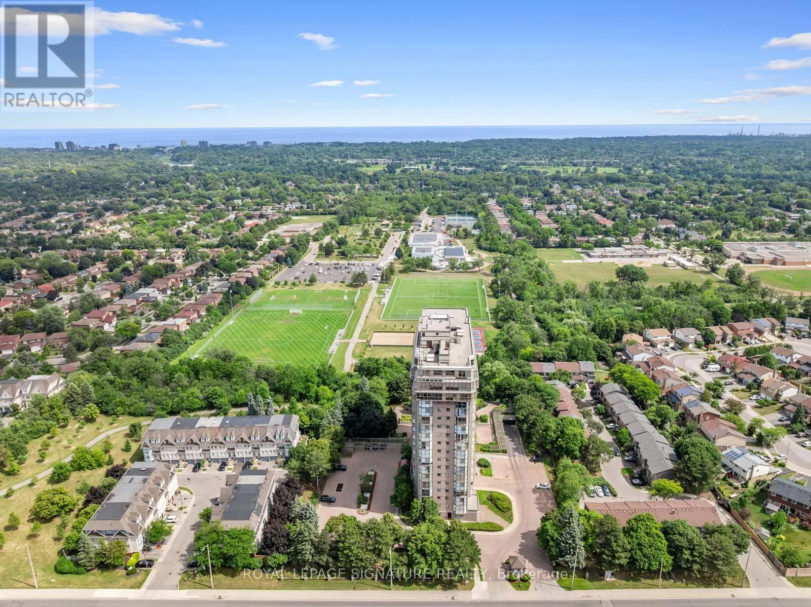 LPH4 - 880 DUNDAS STREET W