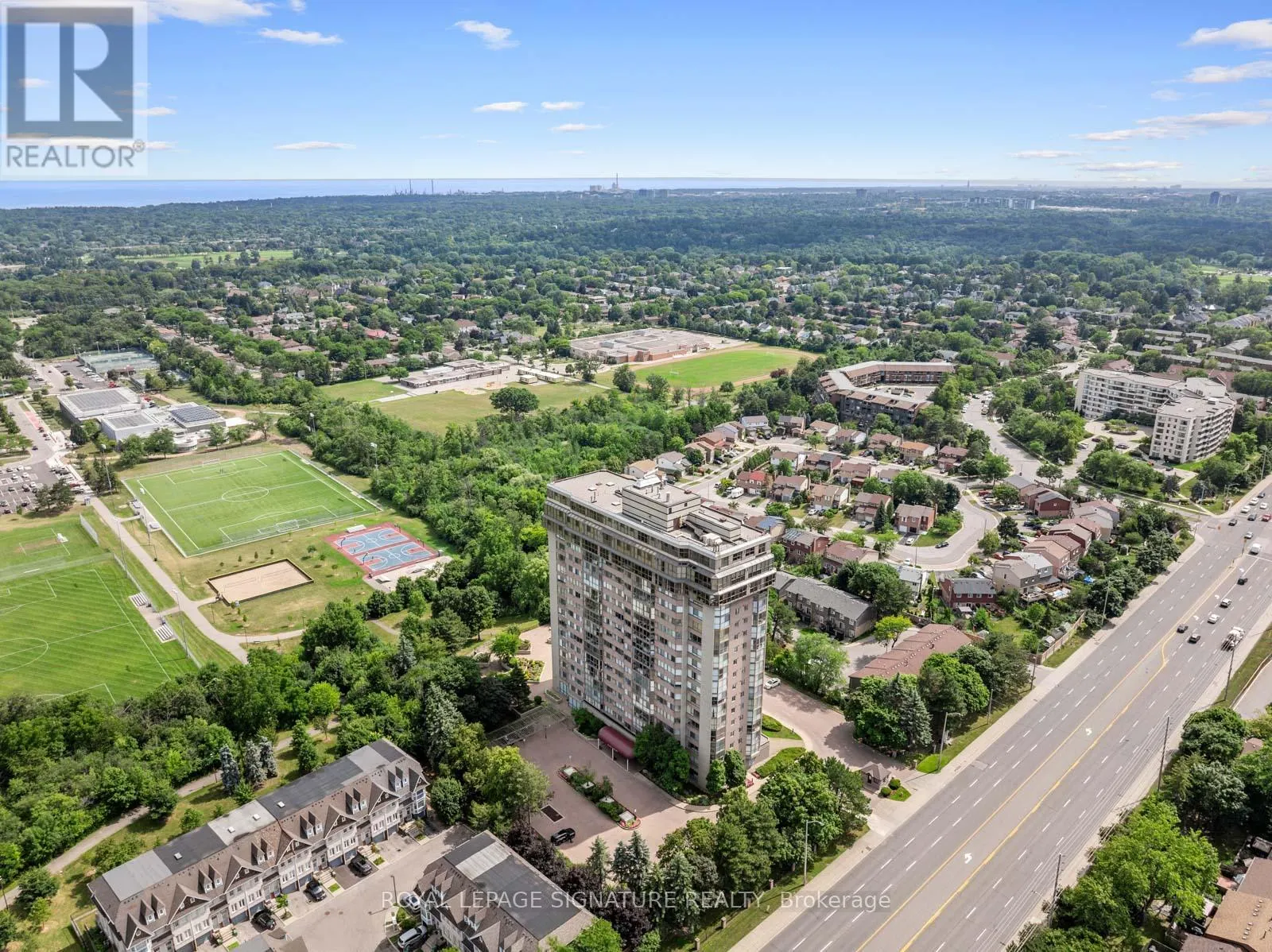 LPH4 - 880 DUNDAS STREET W
