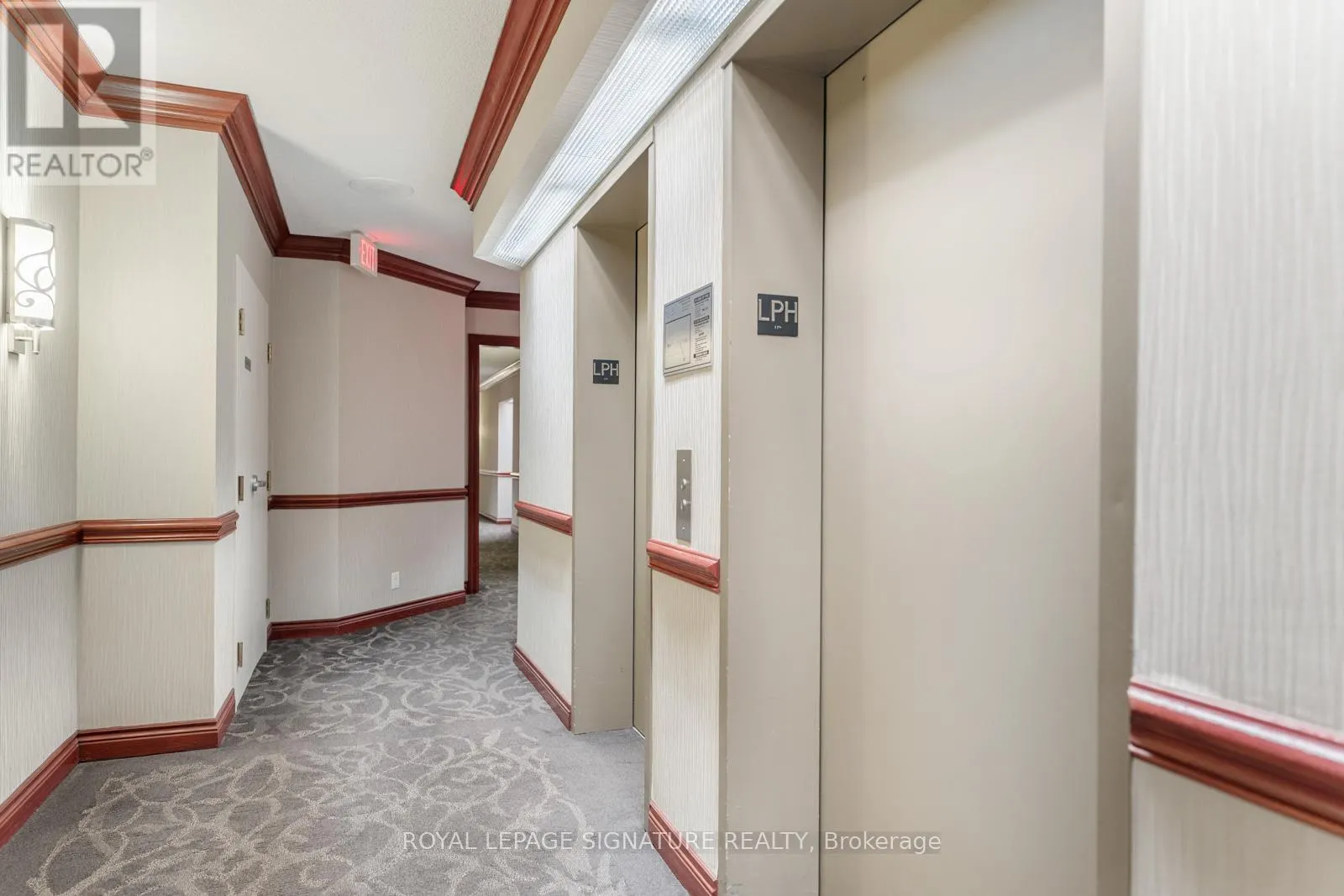 LPH4 - 880 DUNDAS STREET W