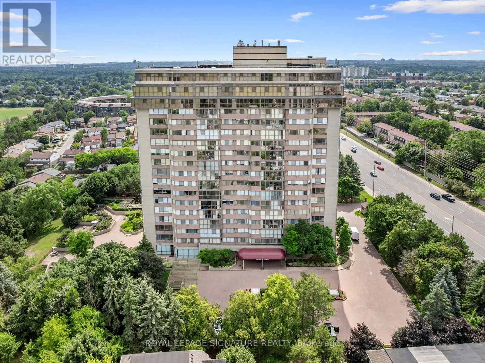 LPH4 - 880 DUNDAS STREET W