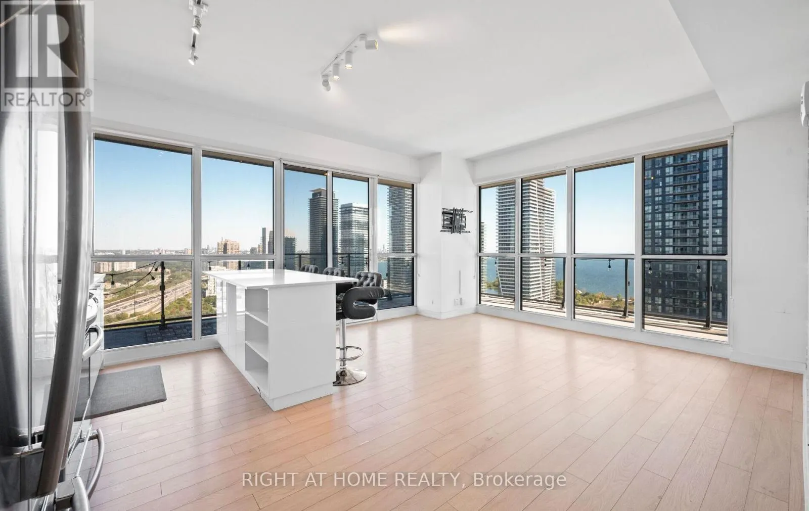 3409 - 10 PARK LAWN ROAD