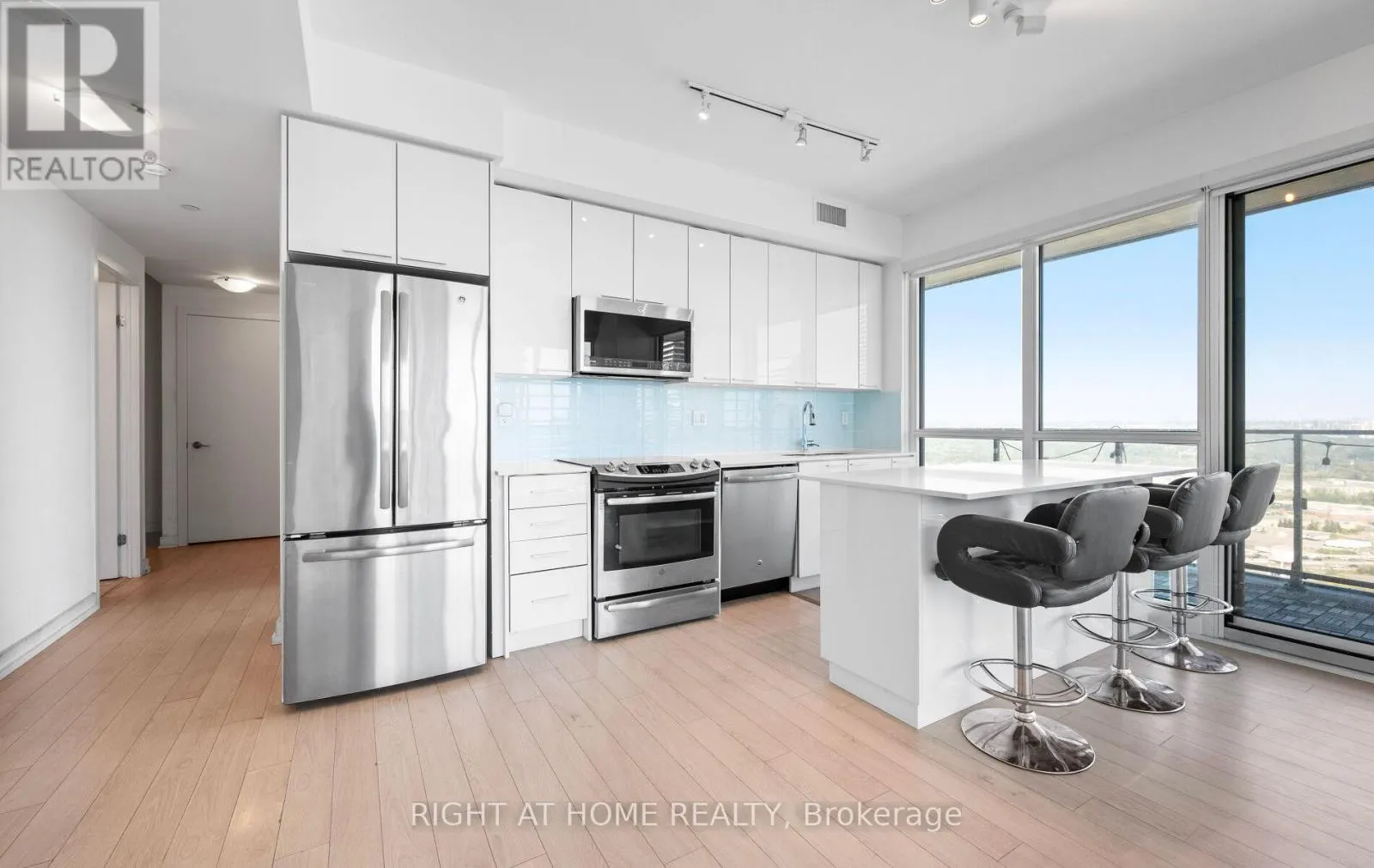 3409 - 10 PARK LAWN ROAD
