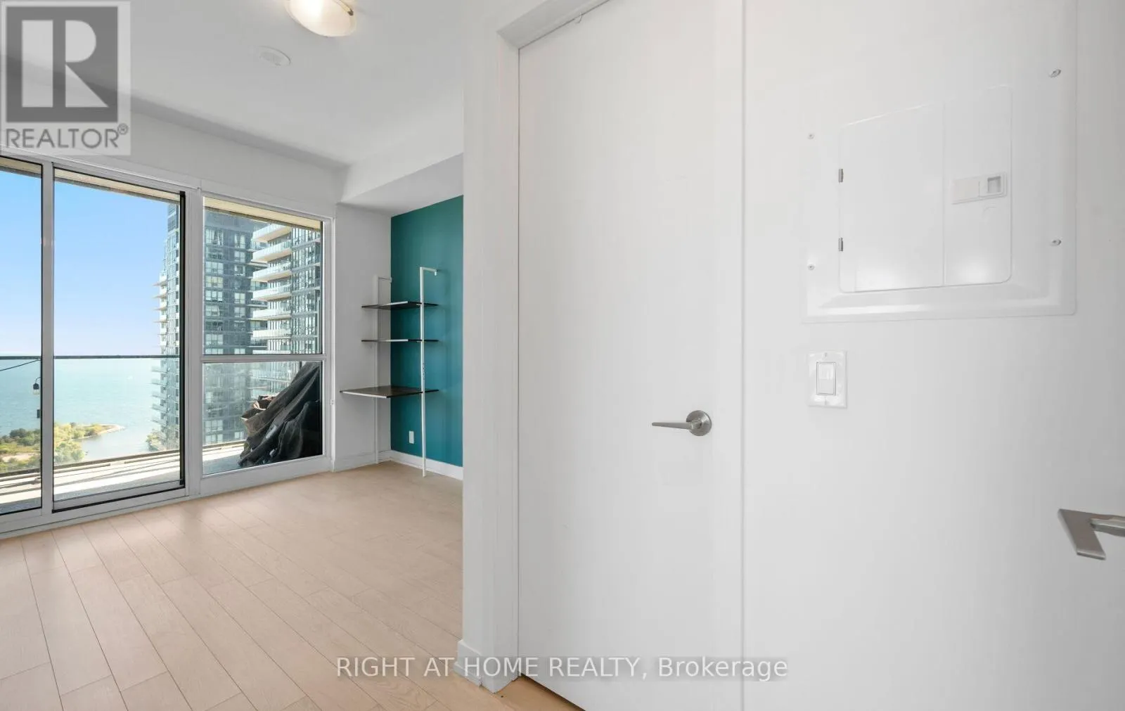3409 - 10 PARK LAWN ROAD