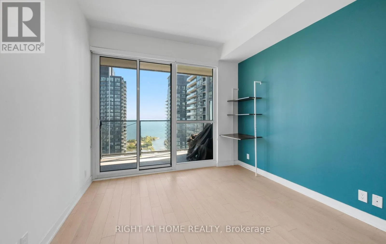 3409 - 10 PARK LAWN ROAD