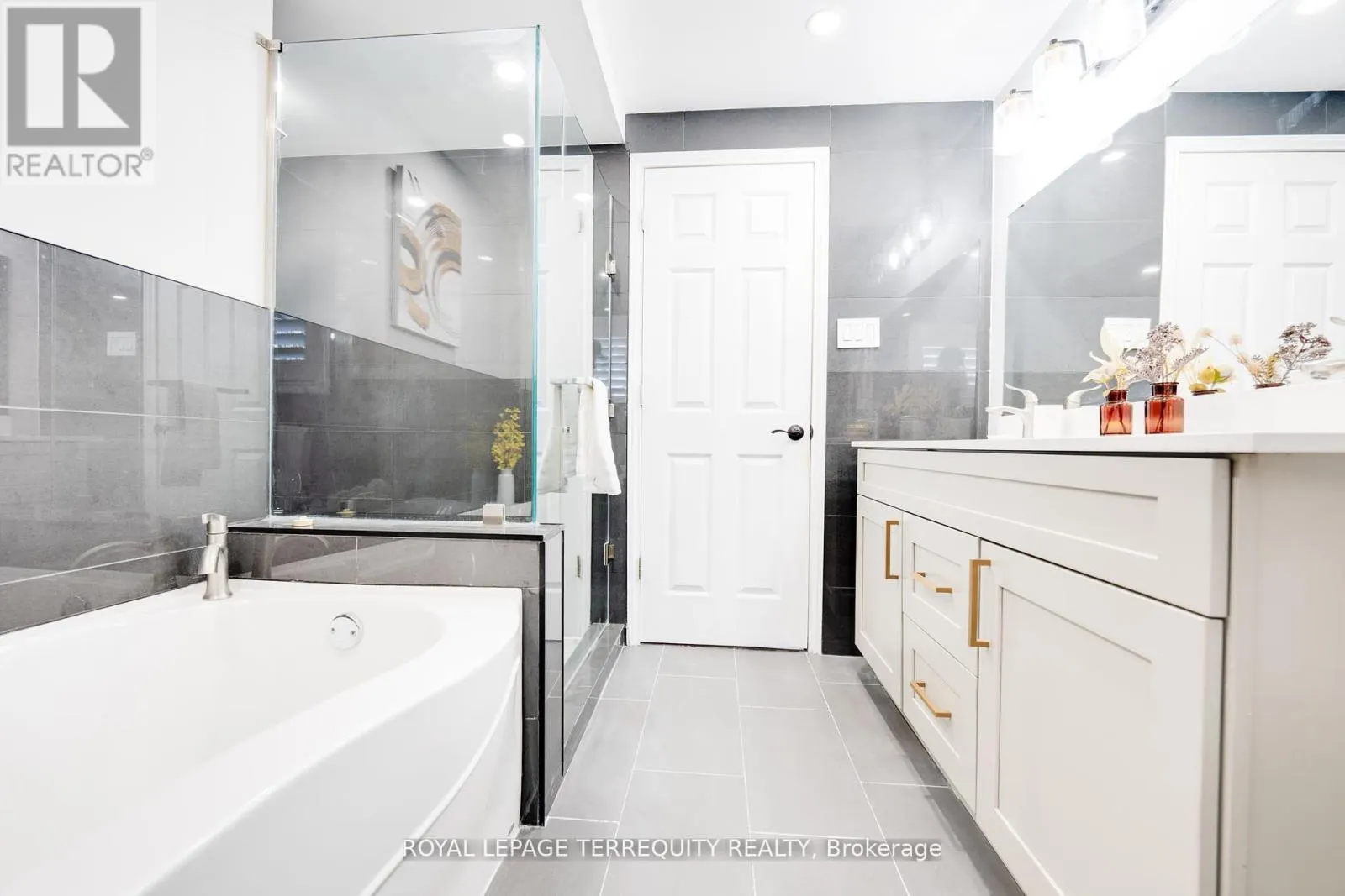 4242 PETERSBURG CRESCENT