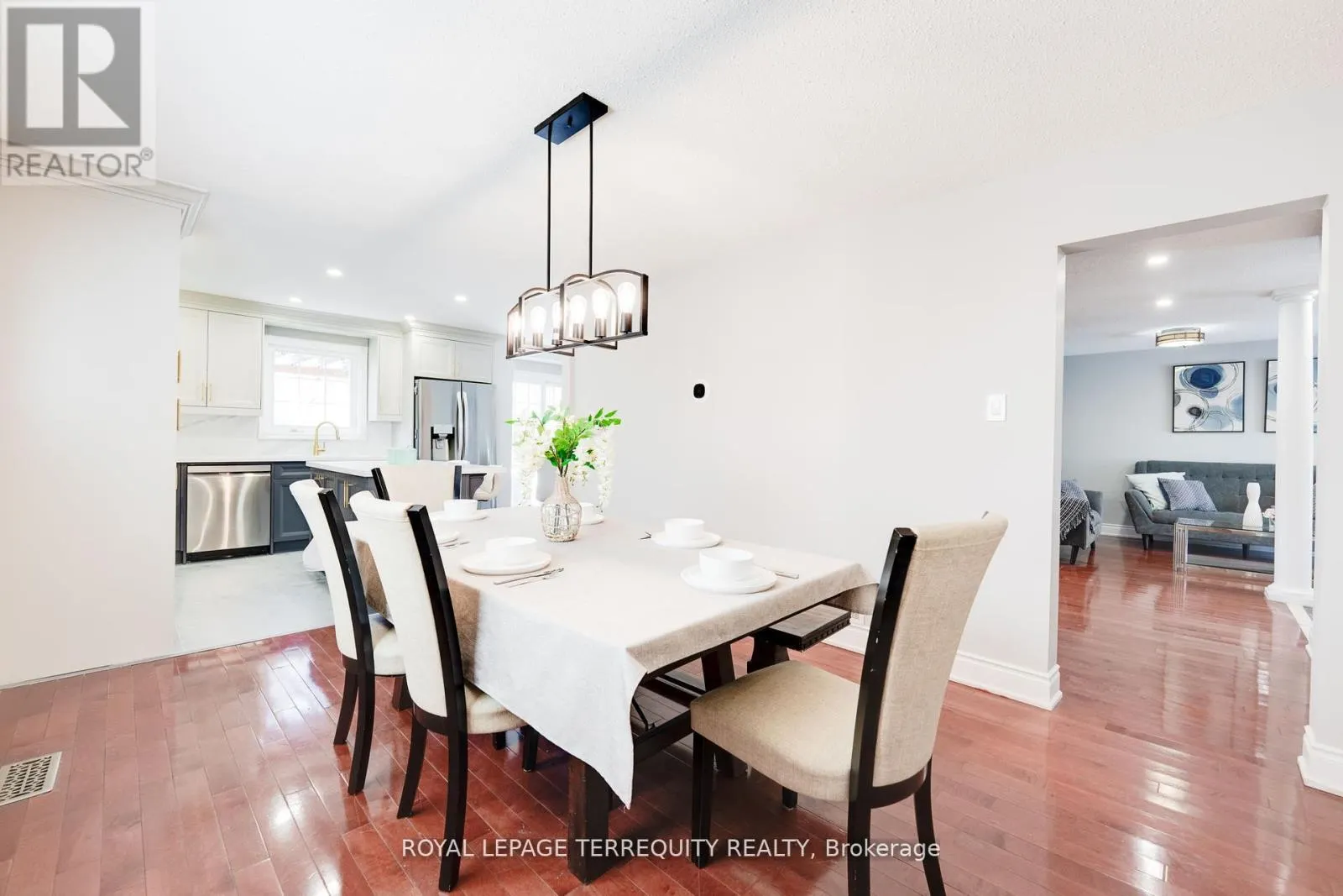 4242 PETERSBURG CRESCENT
