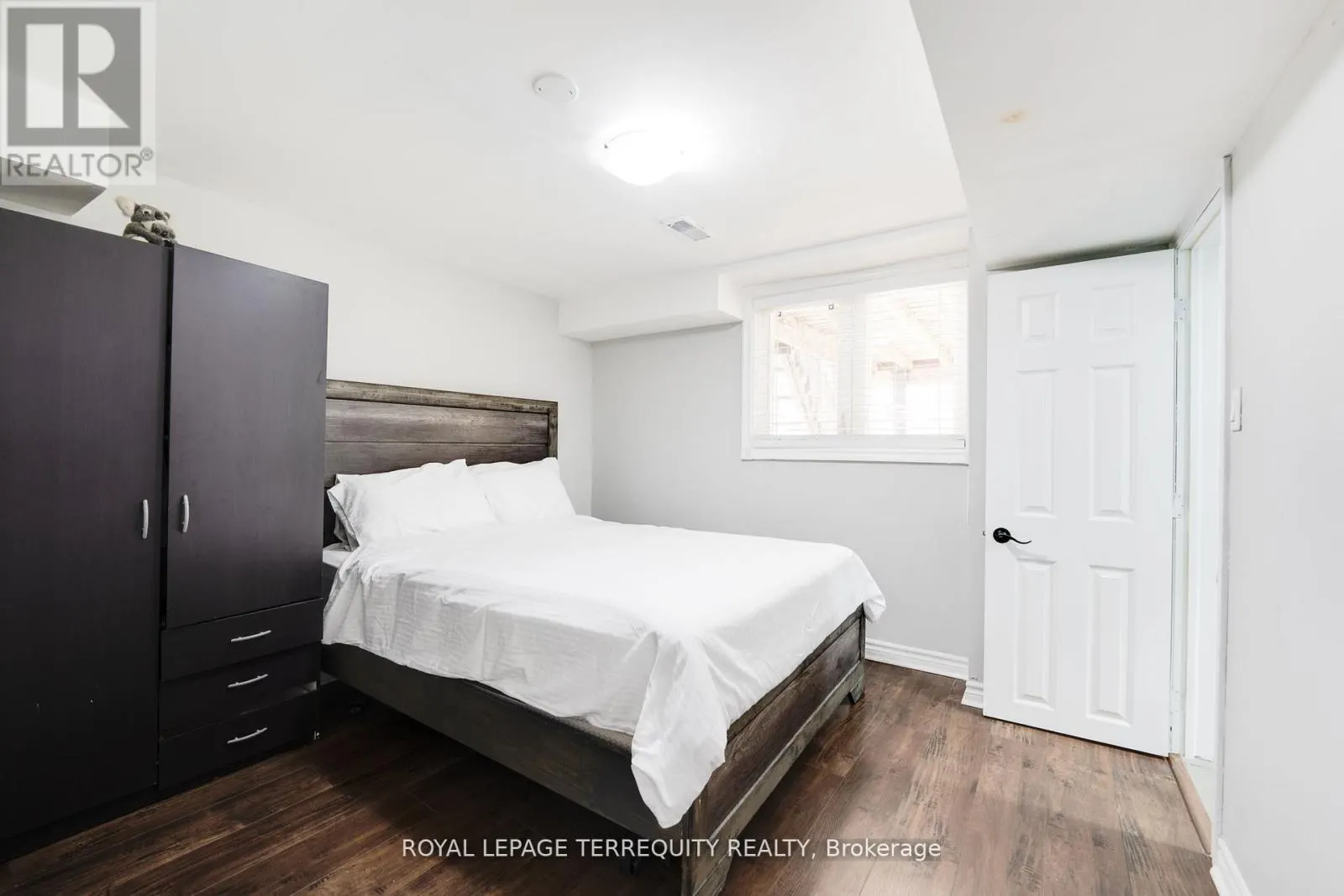 4242 PETERSBURG CRESCENT