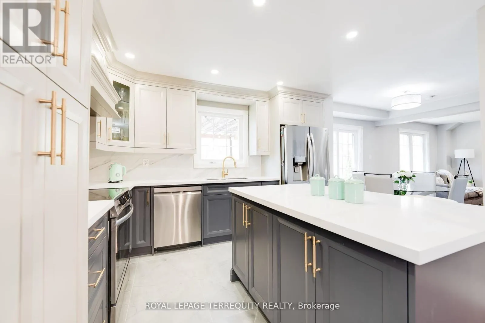 4242 PETERSBURG CRESCENT