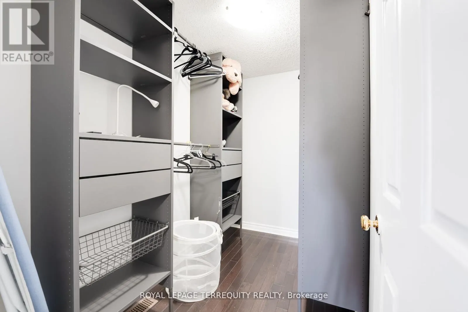 4242 PETERSBURG CRESCENT