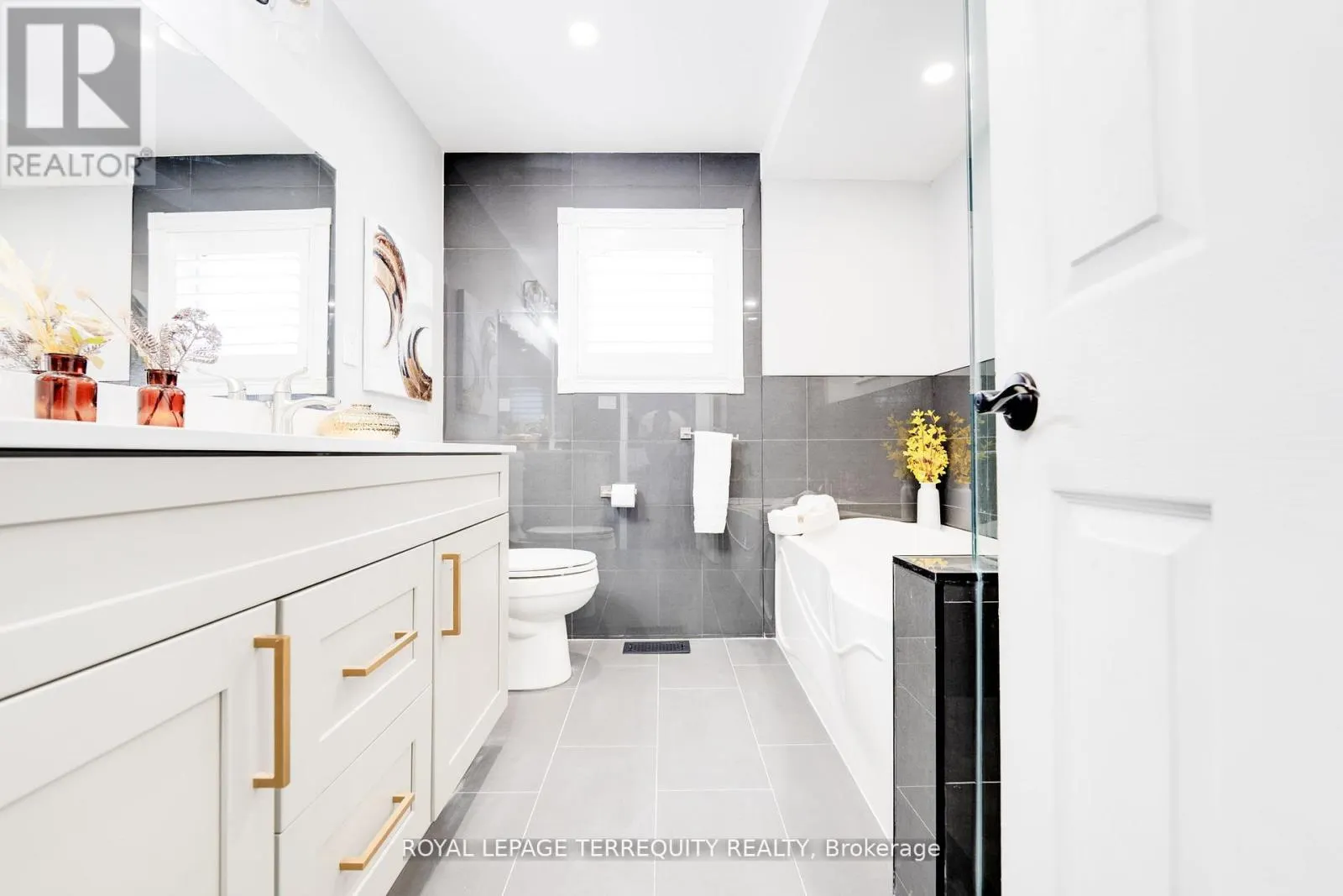 4242 PETERSBURG CRESCENT