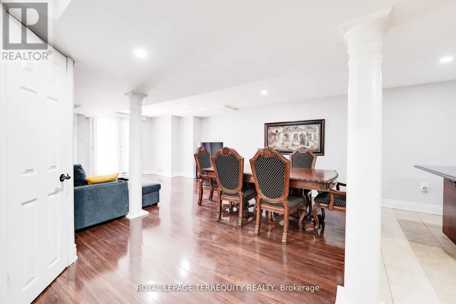 4242 PETERSBURG CRESCENT