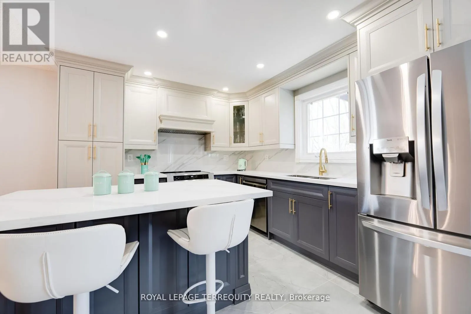 4242 PETERSBURG CRESCENT