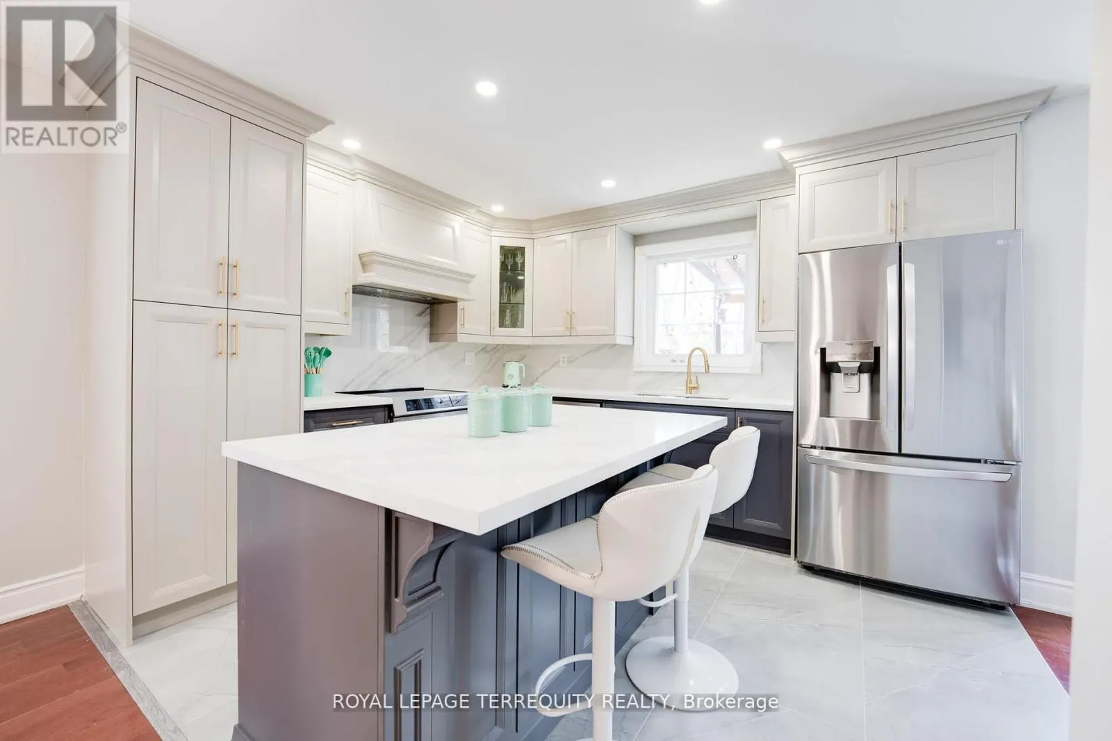 4242 PETERSBURG CRESCENT
