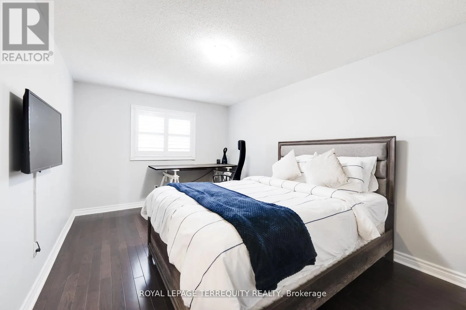 4242 PETERSBURG CRESCENT