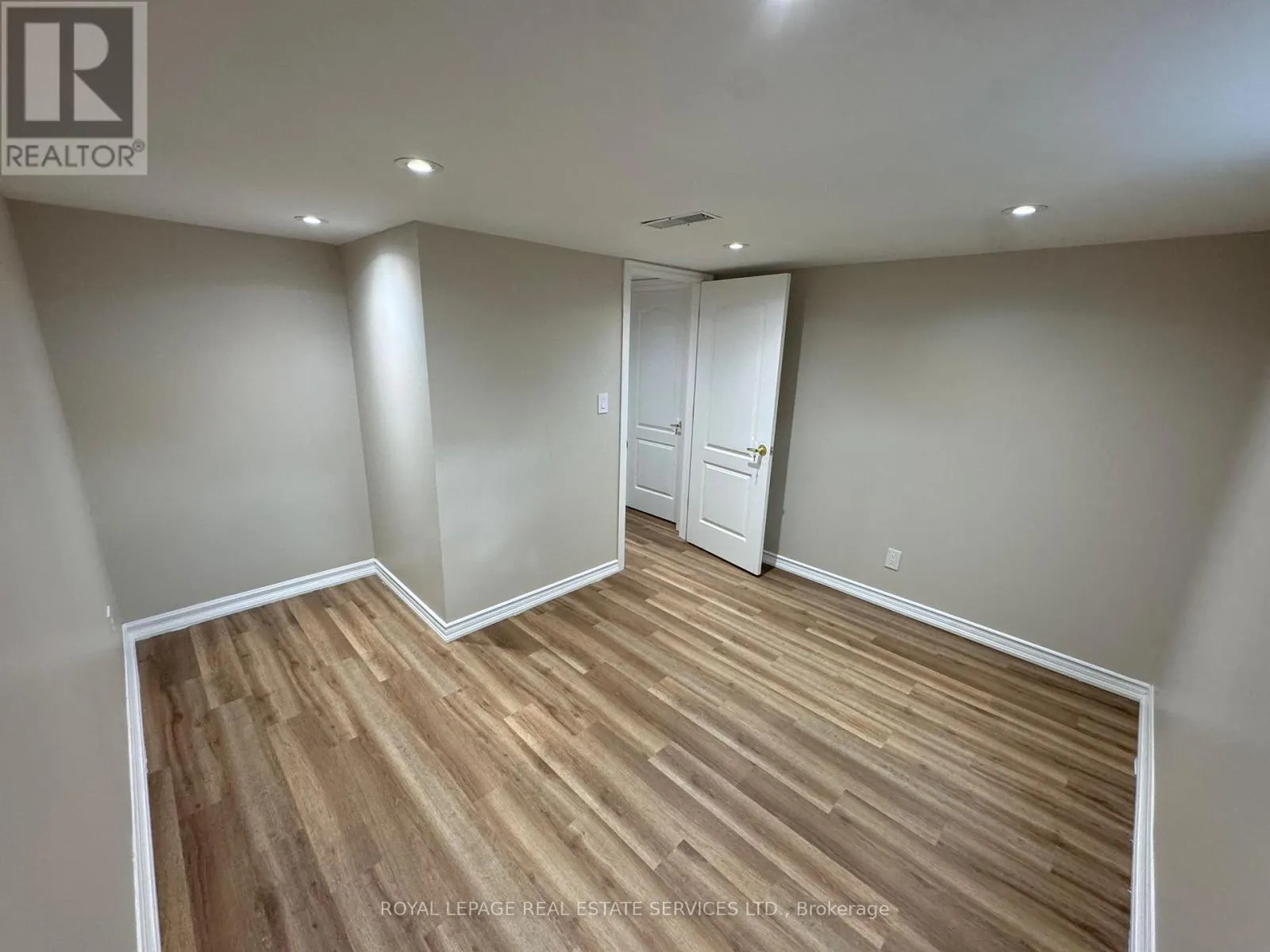 4 BEAVER BEND CRESCENT