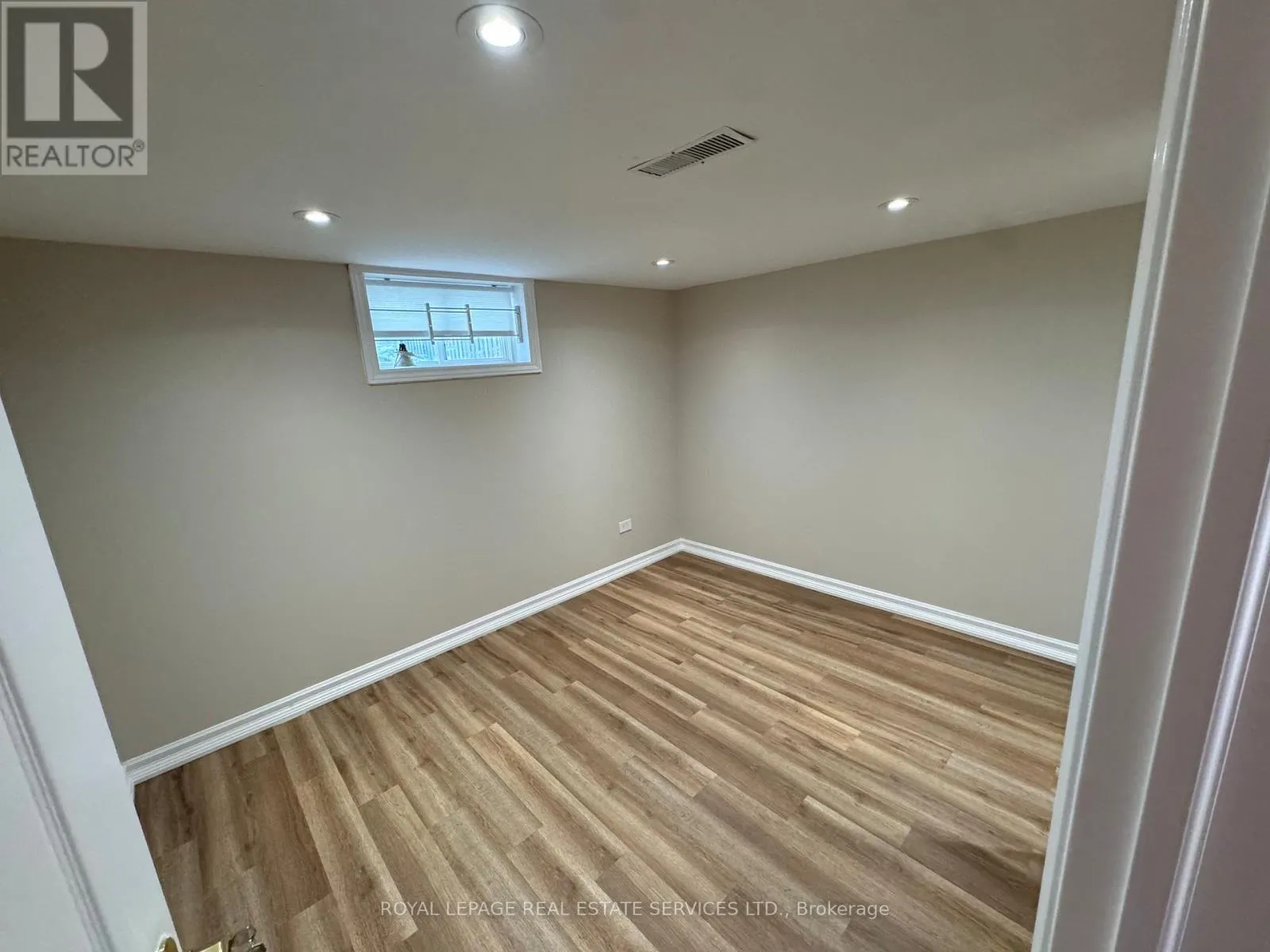 4 BEAVER BEND CRESCENT