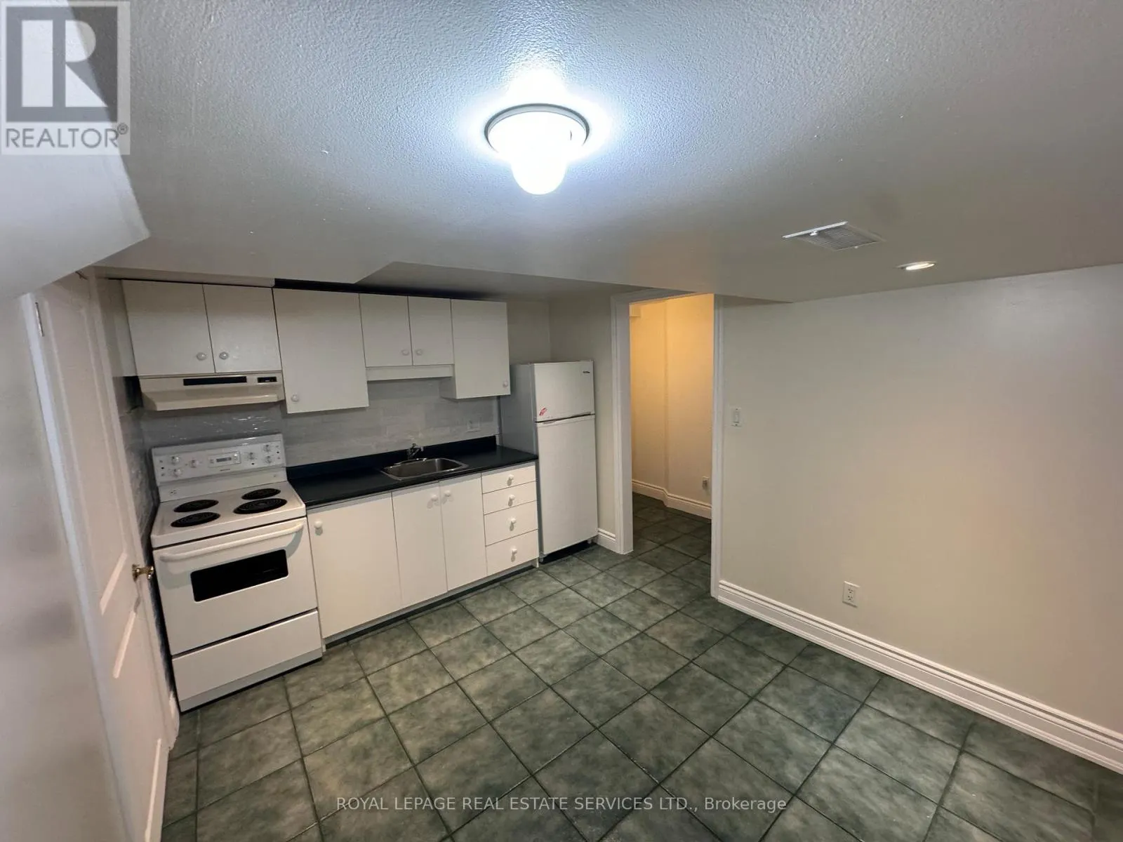 4 BEAVER BEND CRESCENT