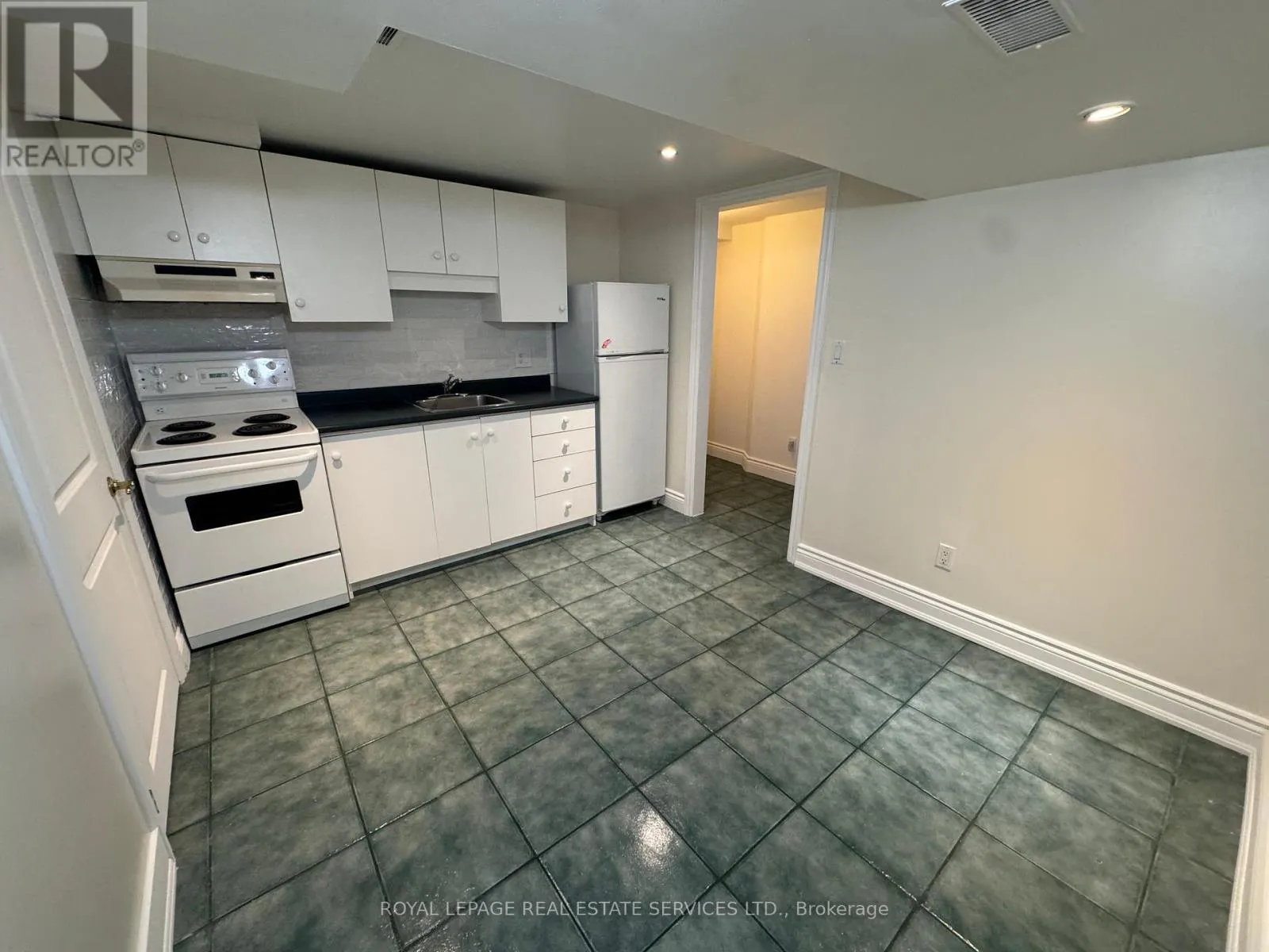 4 BEAVER BEND CRESCENT