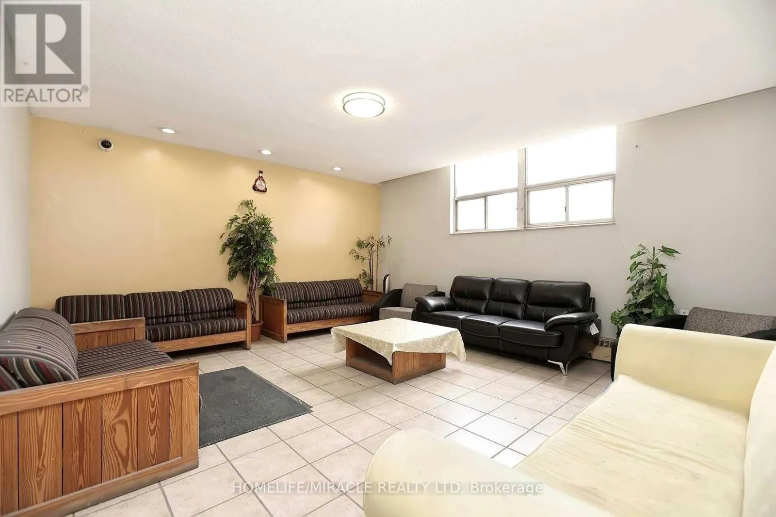 404 - 2645 KIPLING AVENUE