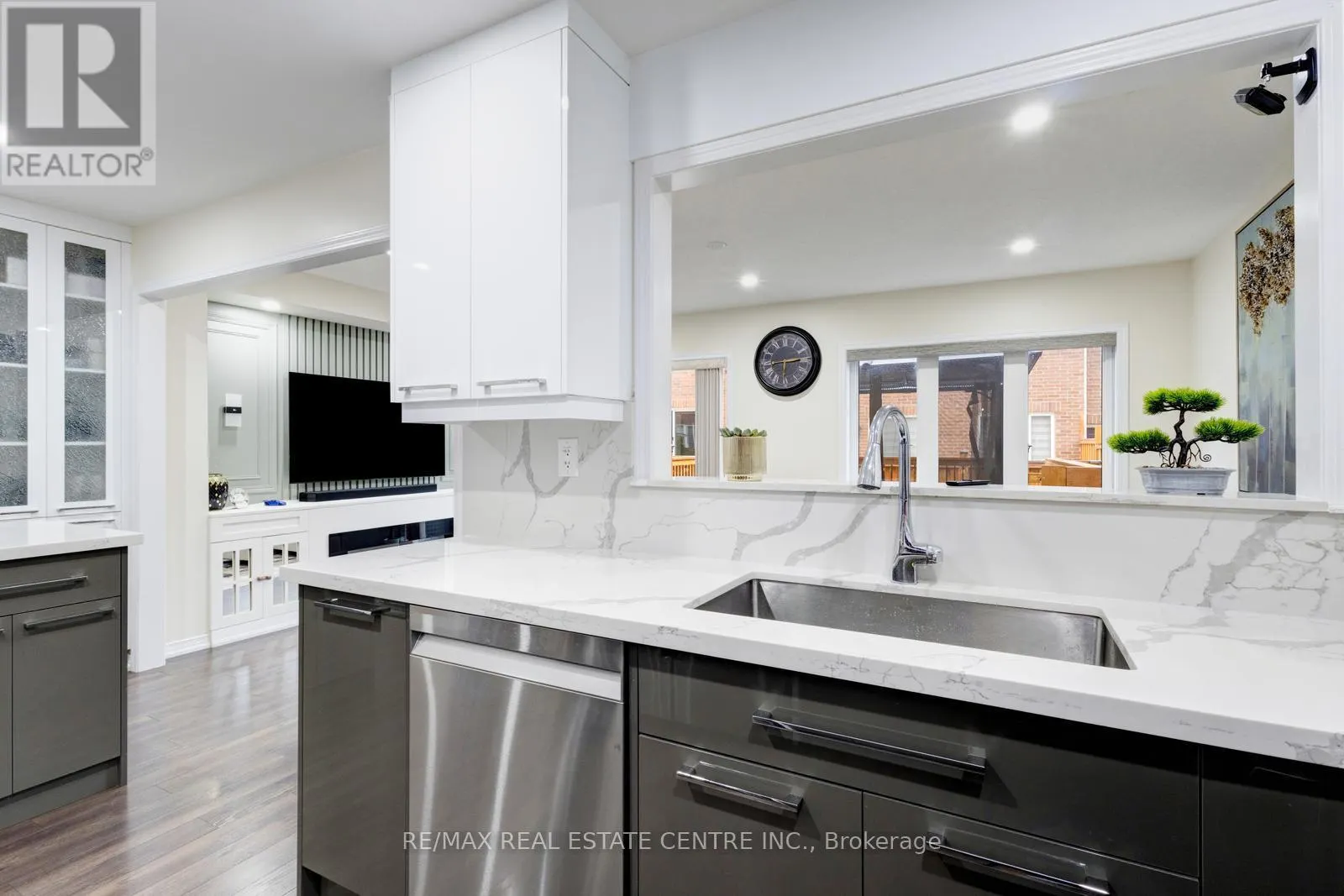 11 HOOVER ROAD