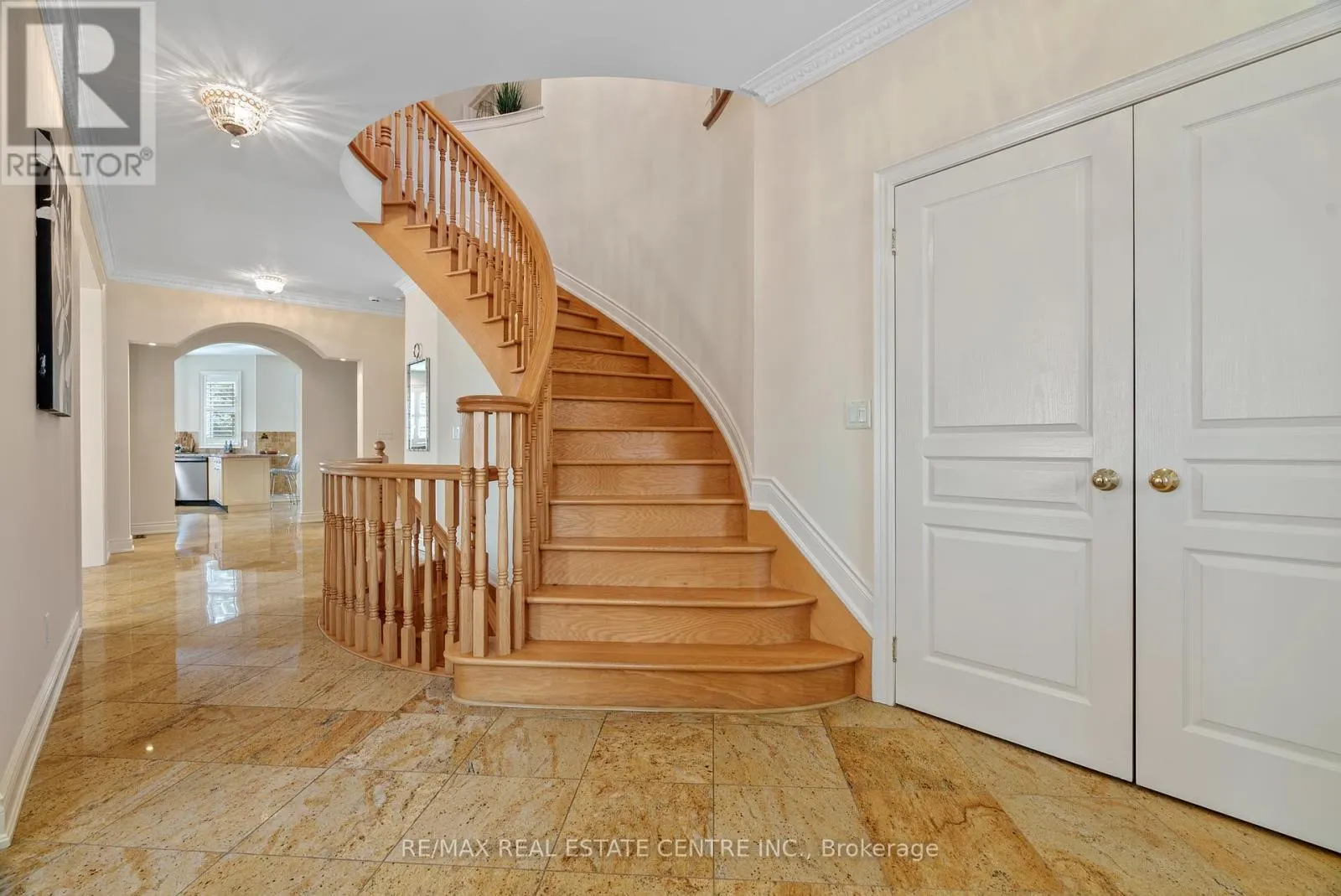 645 CRANLEIGH COURT