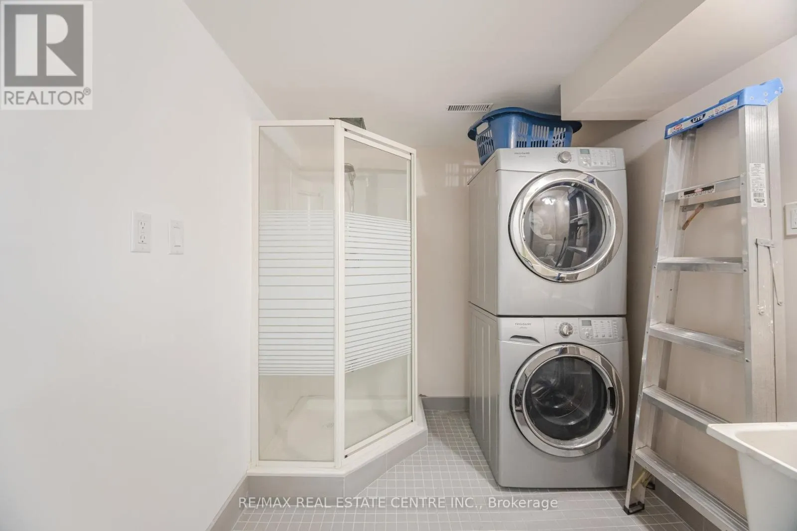 27 - 4230 FIELDGATE DRIVE