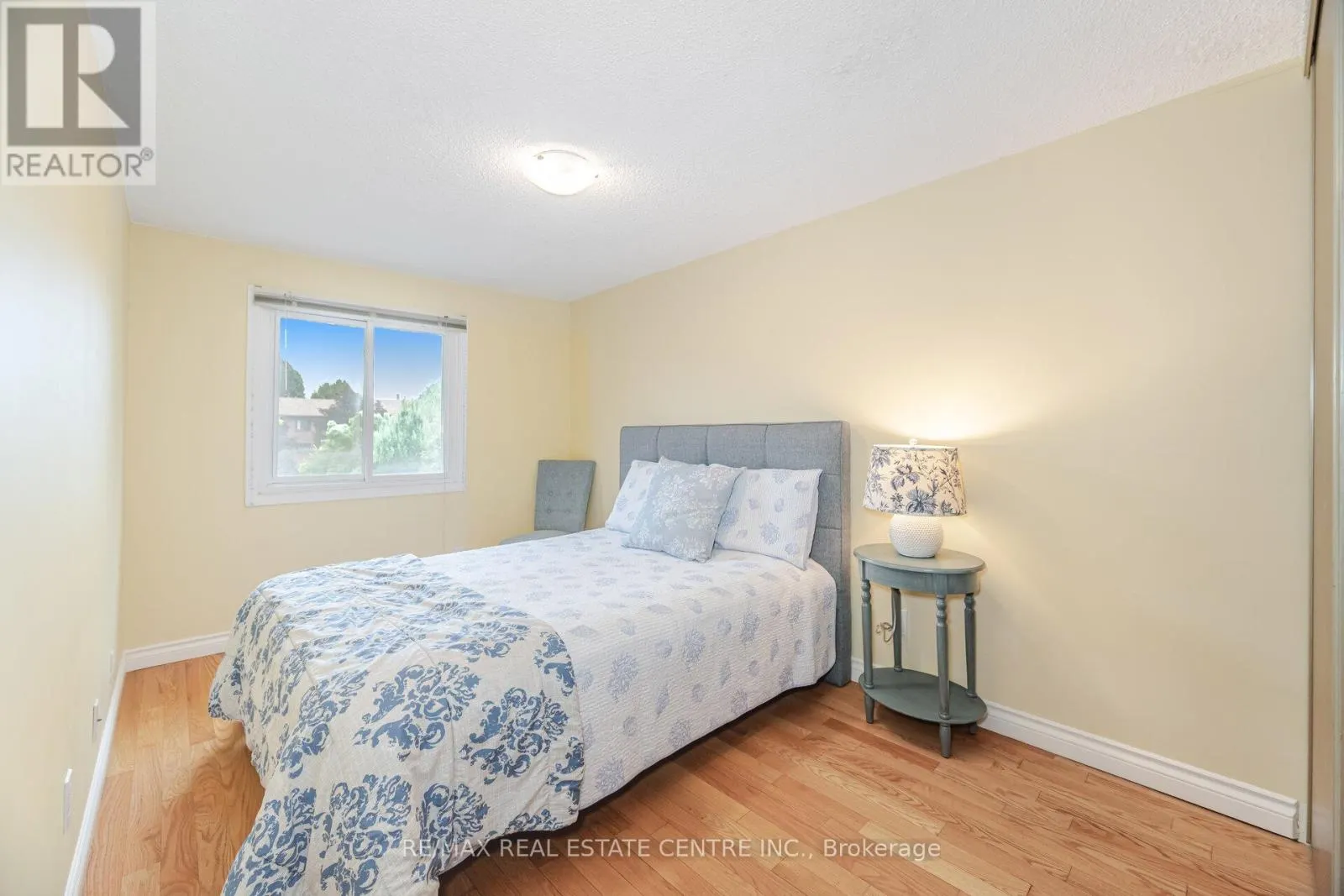 27 - 4230 FIELDGATE DRIVE