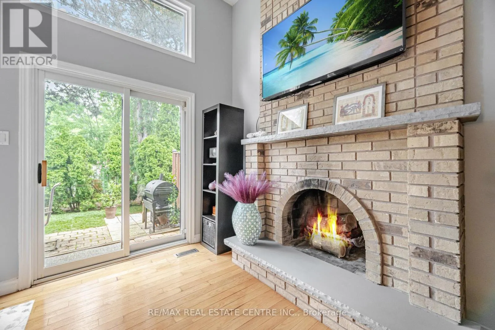 27 - 4230 FIELDGATE DRIVE